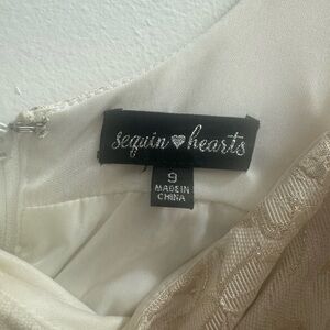 Selling my prom dress. Only wore once in 2021 and has been sitting in my closett